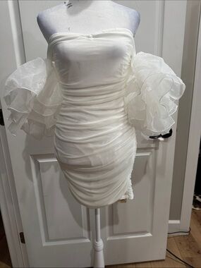 Elegant White Off-Shoulder Ruffle Sleeve Dress
